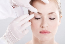 Blépharoplastie supérieure, inférieure ou lifting des sourcils : comment choisir ?